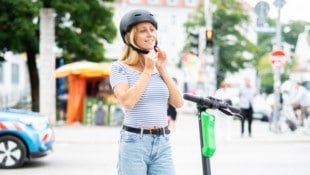 Für alle bis 16 Jahre gilt am E-Scooter eine Helmpflicht.