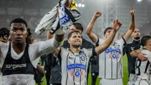 Sturms Spieler um Tor-Debütant Seidl ließen sich feiern.