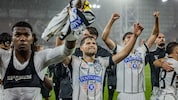 Sturms Spieler um Tor-Debütant Seidl ließen sich feiern.