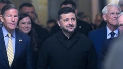 Der ukrainische Präsident Wolodymyr Selenskyj auf dem Weg zu einem Treffen mit US-Senatoren