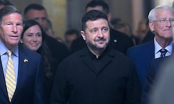 Der ukrainische Präsident Wolodymyr Selenskyj auf dem Weg zu einem Treffen mit US-Senatoren