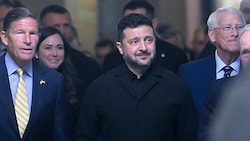 Der ukrainische Präsident Wolodymyr Selenskyj auf dem Weg zu einem Treffen mit US-Senatoren