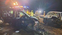 Die zwei Busse prallten frontal zusammen.