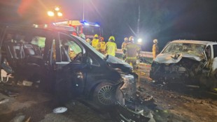 Die zwei Busse prallten frontal zusammen.