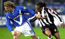 Markus Schopp im Brescia-Dress im Duell mit Juve-Legende Edgar Davids – in der Saison 2002/03
