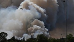 In Frankreich ist ein seltener Feuersturm aufgetreten, der nicht gelöscht werden kann.