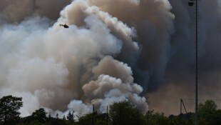 In Frankreich ist ein seltener Feuersturm aufgetreten, der nicht gelöscht werden kann.