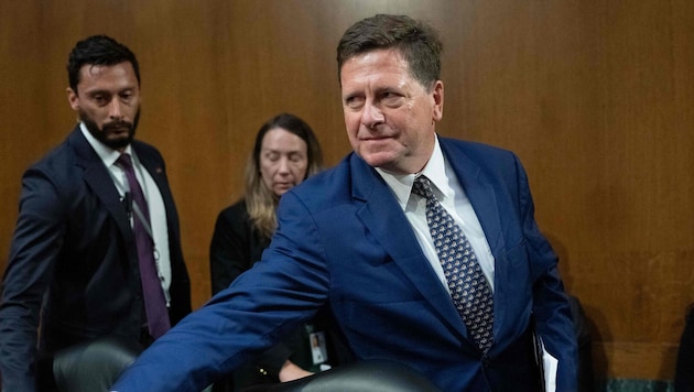 Der Staatsanwalt Jay Clayton (vorne) ist zum neuen US-Geheimdienstchef bestimmt worden.