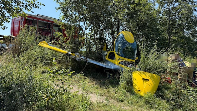 Der Pilot stieg wohl unverletzt aus dem Wrack aus und hatte mehrere Schutzengel an Bord.
