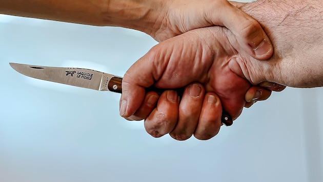 Der Bub warf das Messer auf der Flucht weg (Symbolbild).