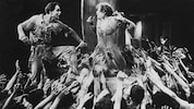 Langs legendärer Film „Metropolis“ (1927) revolutionierte das Filmgenre und hat inhaltlich ...