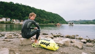Am Sonntag startete der 23-Jährige in Passau. Dienstagvormittag schwomm der Extremsportler durch ...