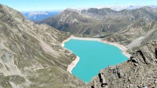Peter Freiberger Vom Gipfel blickt man jäh auf den Finstertaler Stausee hinunter.