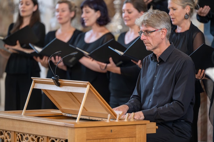 Max Hanft an der Orgel.