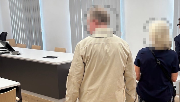 Bruder und Schwester am Gericht in Linz – sie kamen und gingen gemeinsam.