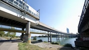 Der 41-Jährige ist vom Georg-Danzer-Steg ins Wasser gesprungen. 