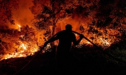 In der Türkei kämpft die Feuerwehr an mehreren Orten gegen das Feuer.