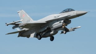 Eine F-16 stieg auf, um das Flugobjekt abzufangen. (Archivbild)