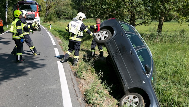 Erst wollte er überholen, dann wollte er ausweichen – beides ging schief. Die Fahrt endete für ...