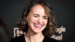 Natalie Portman hat überraschend auf Instagram ihren nackten Babybauch gezeigt. 
