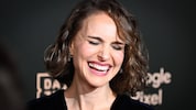 Natalie Portman hat überraschend auf Instagram ihren nackten Babybauch gezeigt. 
