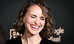 Natalie Portman hat überraschend auf Instagram ihren nackten Babybauch gezeigt. 