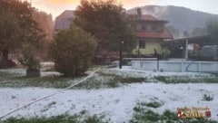 Fast wie im Winter – Hagel färbte die eigentlich grüne Wiese weiß.