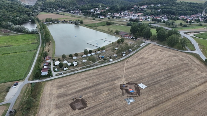 Auf dem Feld in Hannersdorf wird schon länger gegraben.