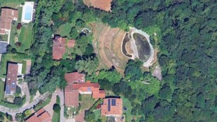 Die gefälschte Stätte zog sogar ausländische Touristen an, die von den – erfundenen – Legenden ...