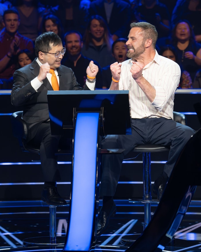Ben Affleck bejubelt nach der richtigen Millionen-Antwort den größten Gewinn der Show – die ...