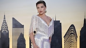 Wie ein funkelnder Luxus-Lampenschirm: Florence Pugh zog in ihrer silbernen Couture-Robe bei der ...