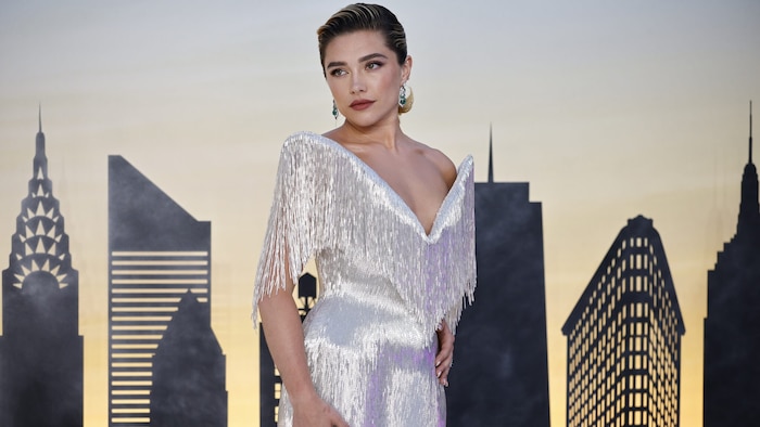 Wie ein funkelnder Luxus-Lampenschirm: Florence Pugh zog in ihrer silbernen Couture-Robe bei der ...