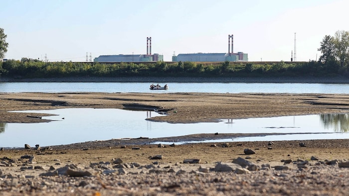 Der niedrige Wasserstand beim Atomkraftwerk Paks in Ungarn