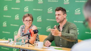 Die Grüne Bezirkssprecherin Margit Dablander und Landeschef Gebi Mair.