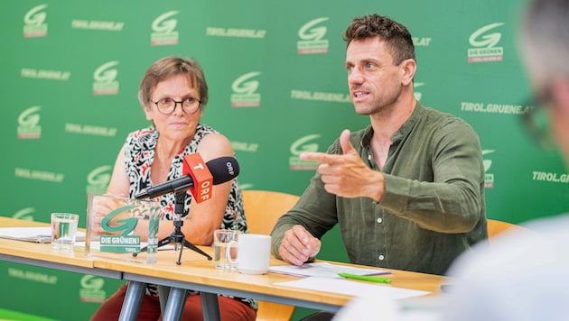 Die Grüne Bezirkssprecherin Margit Dablander und Landeschef Gebi Mair.