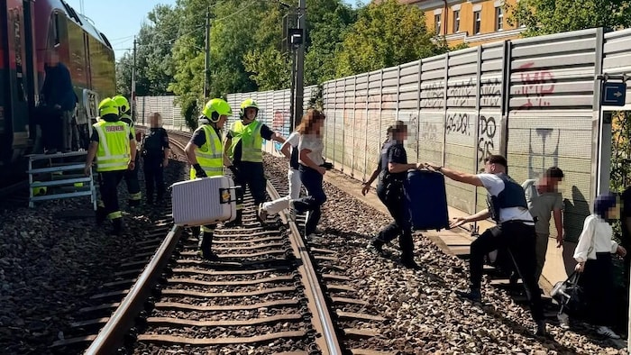 Die Fahrgäste mussten evakuiert werden.