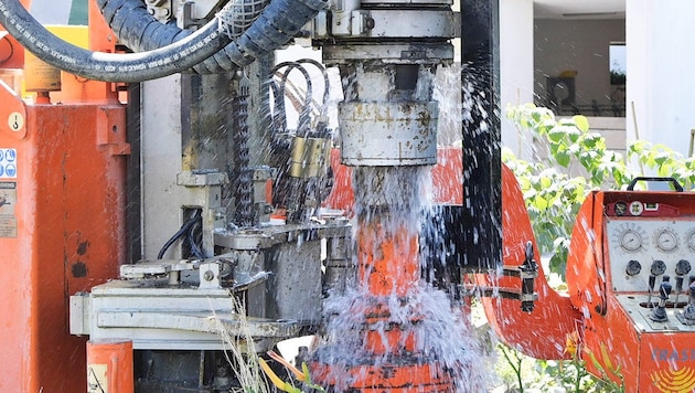 Den Brunnenbauern geht angesichts der Trockenheit die Arbeit nicht aus.
