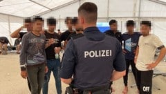 Flüchtlingsankunft 2022 in Nickelsdorf: Der Zustrom von Flüchtlingen aus Ungarn – die meisten ...