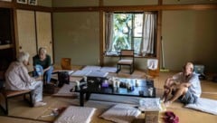 Nach dem Erdbeben in Japan harren Tausende Menschen in Notunterkünften aus, darunter viele ...