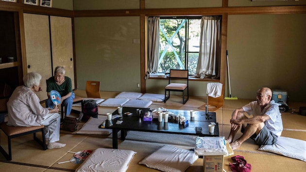 Nach dem Erdbeben in Japan harren Tausende Menschen in Notunterkünften aus, darunter viele ...
