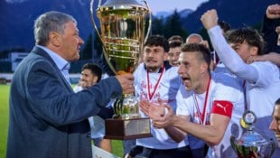 Tamas Tandari (mit Kapitänsbinde) ist nun Sportboss beim FC Pinzgau.