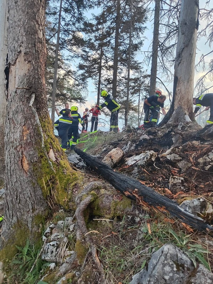 Der Brand brach im felsigen Gelände auf 1100 Metern Seehöhe aus.