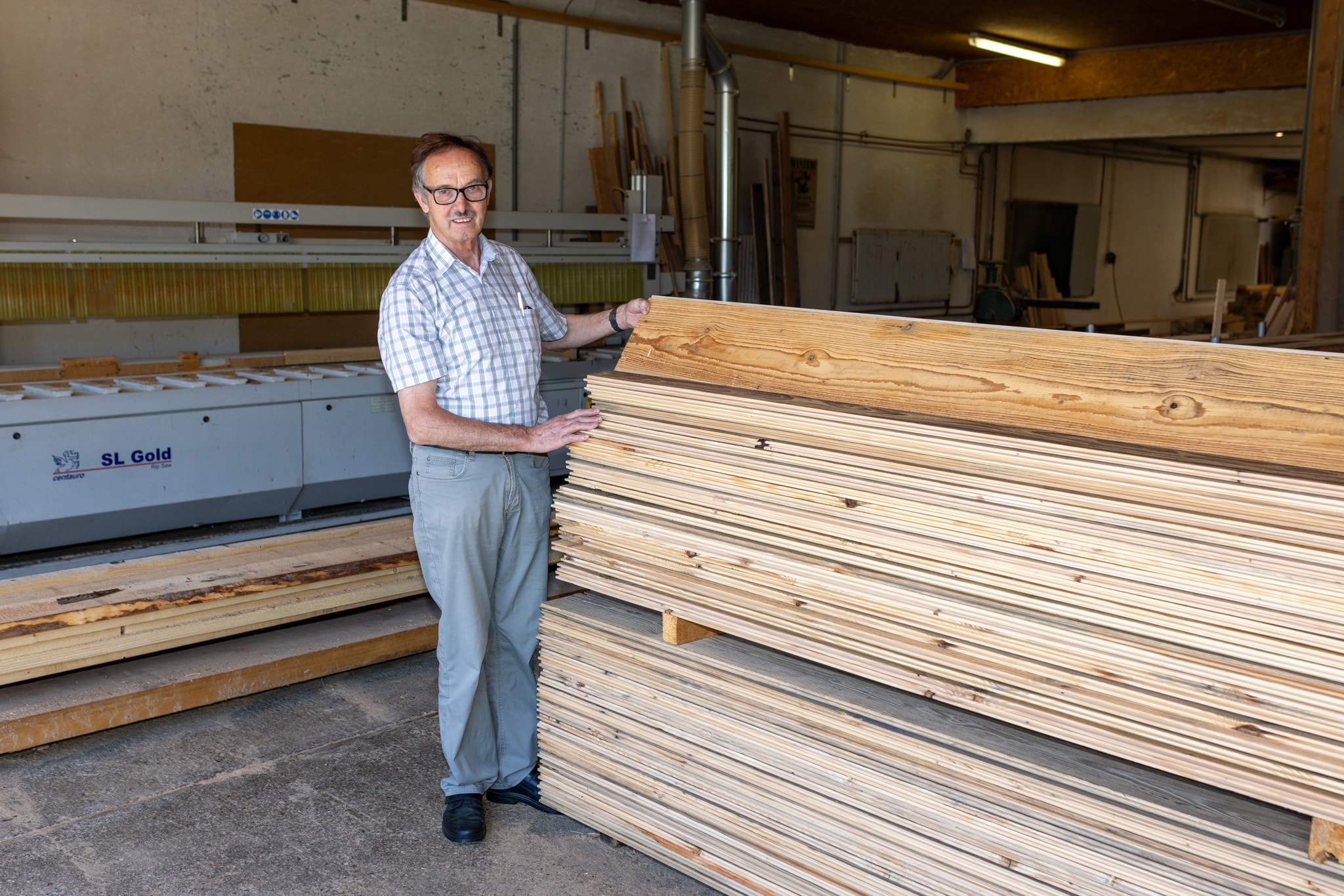 Valentin Lobnig in der Produktion. Alle Schritte laufen vor Ort.