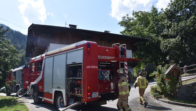 Die Feuerwehren führten Nachlöscharbeiten und abschließende Kontrollen durch.