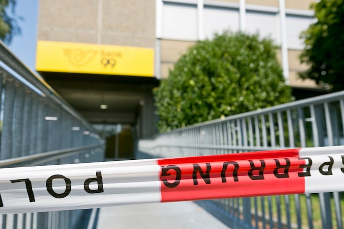 Das Gebäude wurde aus Sicherheitsgründen polizeilich gesperrt.
