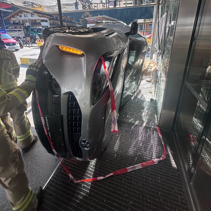 Direkt vor der Eingangstüre blieb das Fahrzeug liegen.