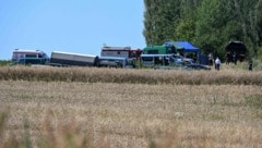 Der Marschflugkörper stürzte auf einem Feld ab.