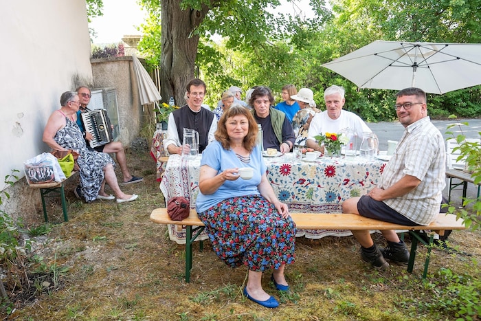 Jährlich stellen mehr Pfarren ihre kühlen Höfe und Gärten für solche Events zur Verfügung.