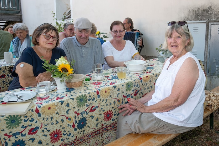 Herlinde, Hermann, Ingrid und Christine kommen regelmäßig vorbei.