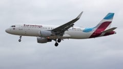 Eine Eurowings-Maschine musste am Dienstagnachmittag wieder umkehren, nachdem Rauch in der ...